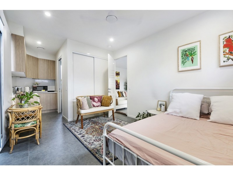 15a Evandale Crescent, Miami QLD 4220