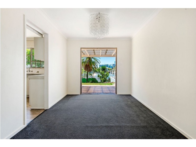 5 Merrimac Boulevard, Broadbeach Waters QLD 4218