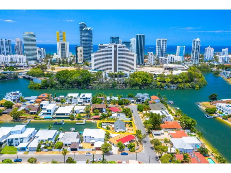 5 Merrimac Boulevard, Broadbeach Waters QLD 4218