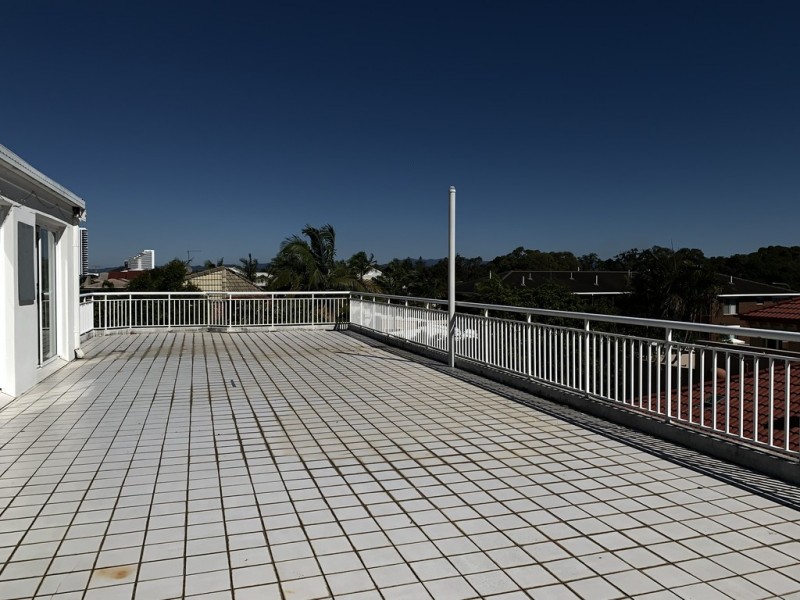 11/30 First Avenue, Broadbeach QLD 4218