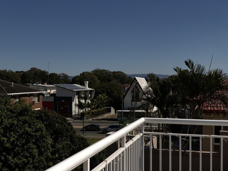 11/30 First Avenue, Broadbeach QLD 4218