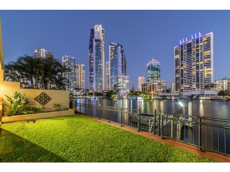 2/9 Tarcoola Crescent, Chevron Island QLD 4217