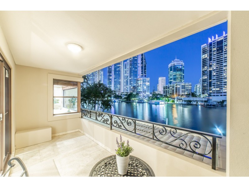 2/9 Tarcoola Crescent, Chevron Island QLD 4217