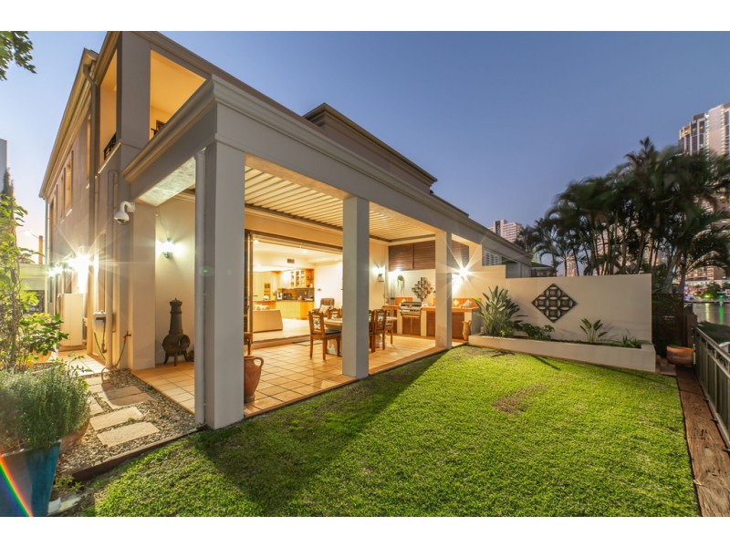 2/9 Tarcoola Crescent, Chevron Island QLD 4217