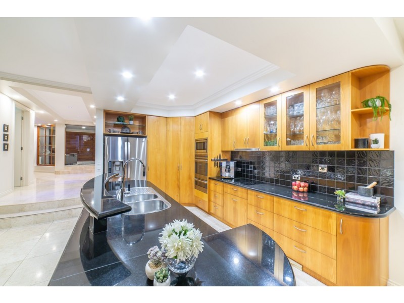 2/9 Tarcoola Crescent, Chevron Island QLD 4217
