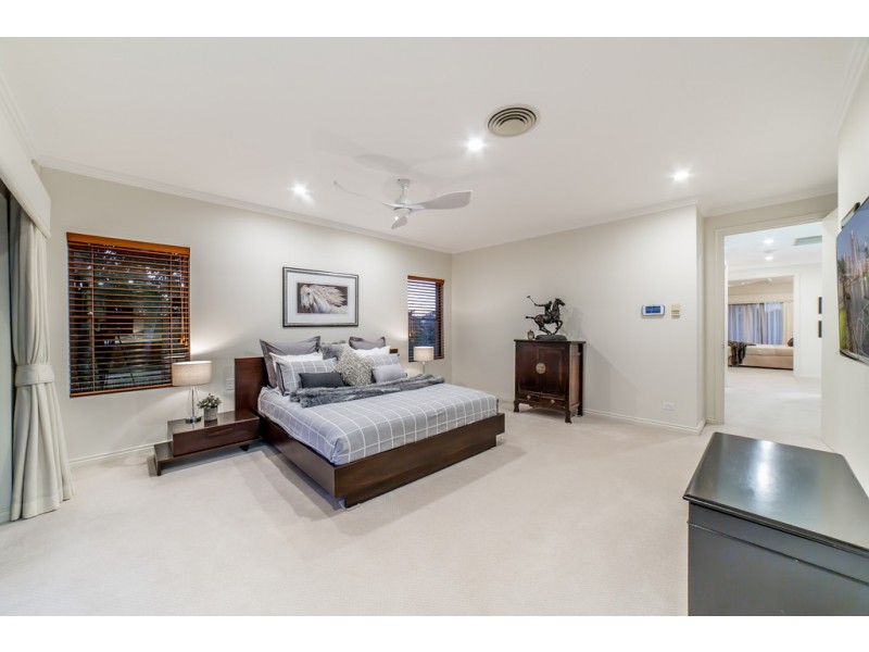 2/9 Tarcoola Crescent, Chevron Island QLD 4217