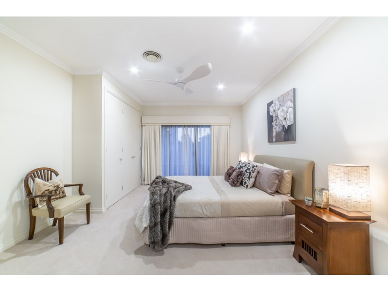 2/9 Tarcoola Crescent, Chevron Island QLD 4217
