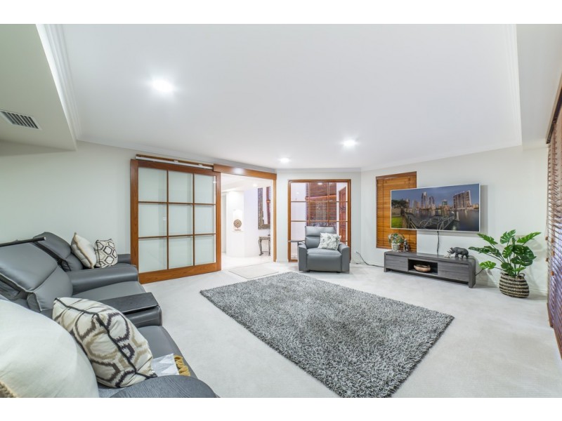2/9 Tarcoola Crescent, Chevron Island QLD 4217