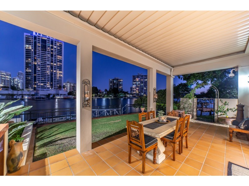2/9 Tarcoola Crescent, Chevron Island QLD 4217