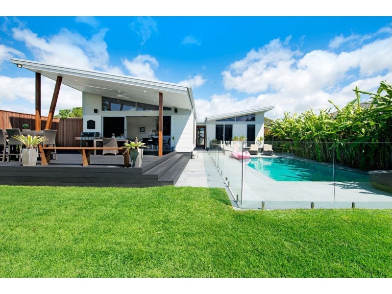 3 Nootka Court, Broadbeach Waters QLD 4218