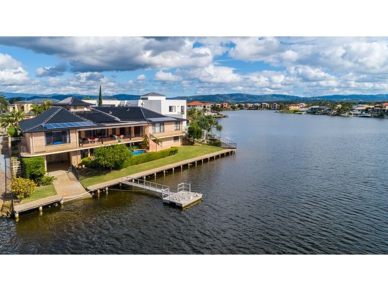 4 Clear Water Bay Avenue, Clear Island Waters QLD 4226