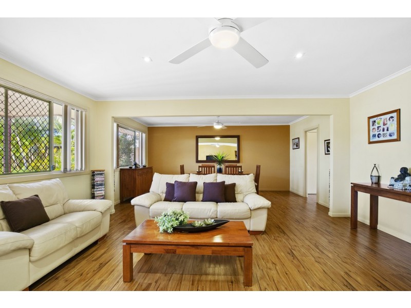 39 Bordeaux Parade, Mermaid Waters QLD 4218