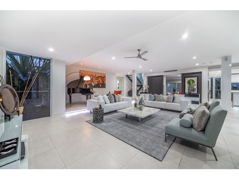 1 Saywell Street, Sorrento QLD 4217