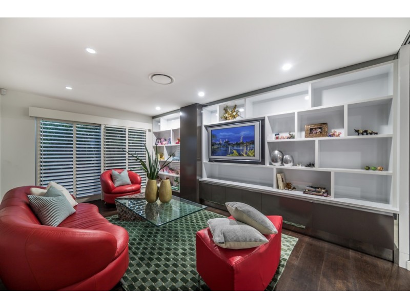 1 Saywell Street, Sorrento QLD 4217