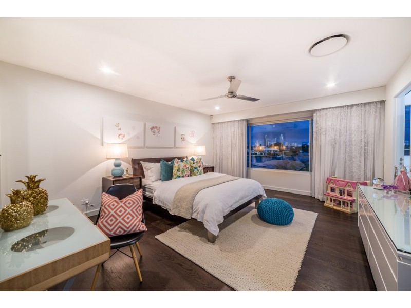 1 Saywell Street, Sorrento QLD 4217