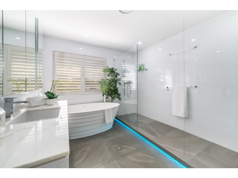 1 Saywell Street, Sorrento QLD 4217