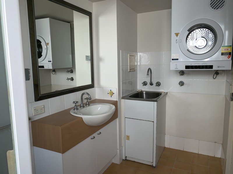 12/4-6 Queensland Avenue “Antigua Resort”, Broadbeach QLD 4218