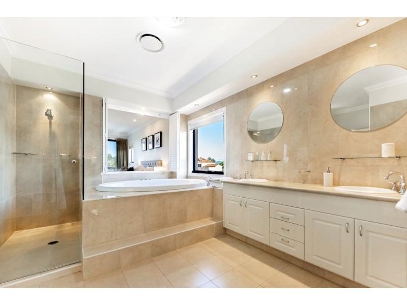 41 Meadowlake Drive, Carrara QLD 4211