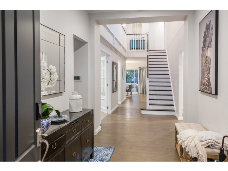 55 T E Peters Drive, Broadbeach Waters QLD 4218