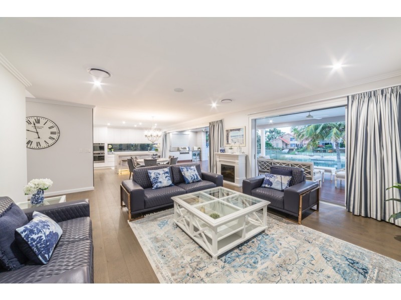 55 T E Peters Drive, Broadbeach Waters QLD 4218