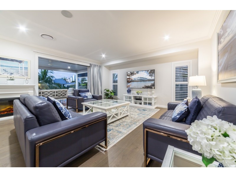 55 T E Peters Drive, Broadbeach Waters QLD 4218