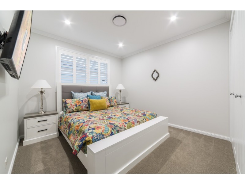 55 T E Peters Drive, Broadbeach Waters QLD 4218