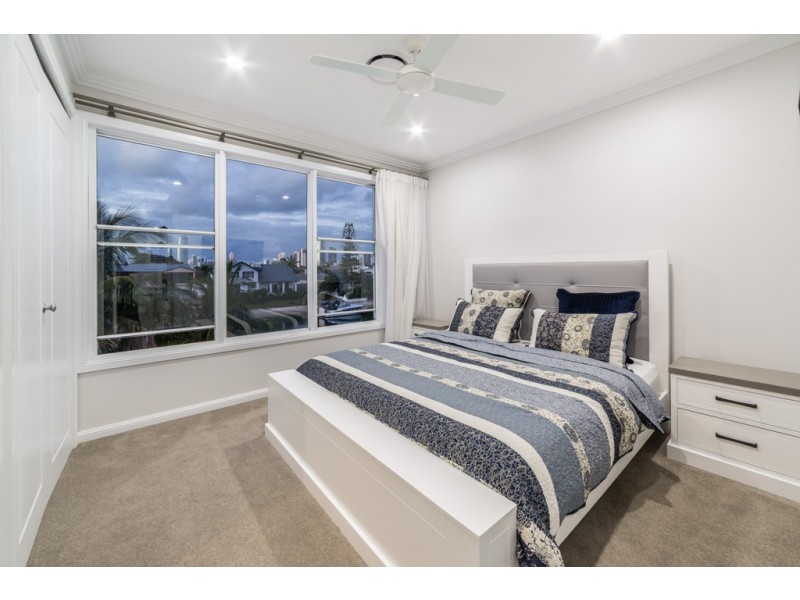 55 T E Peters Drive, Broadbeach Waters QLD 4218