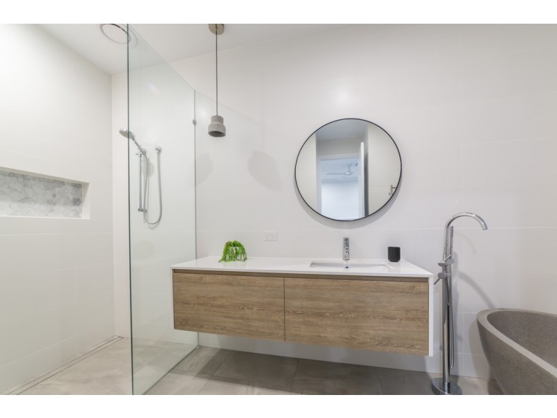 55 T E Peters Drive, Broadbeach Waters QLD 4218