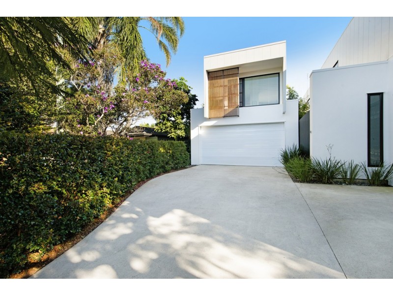 2/11 Holland Court, Broadbeach Waters QLD 4218