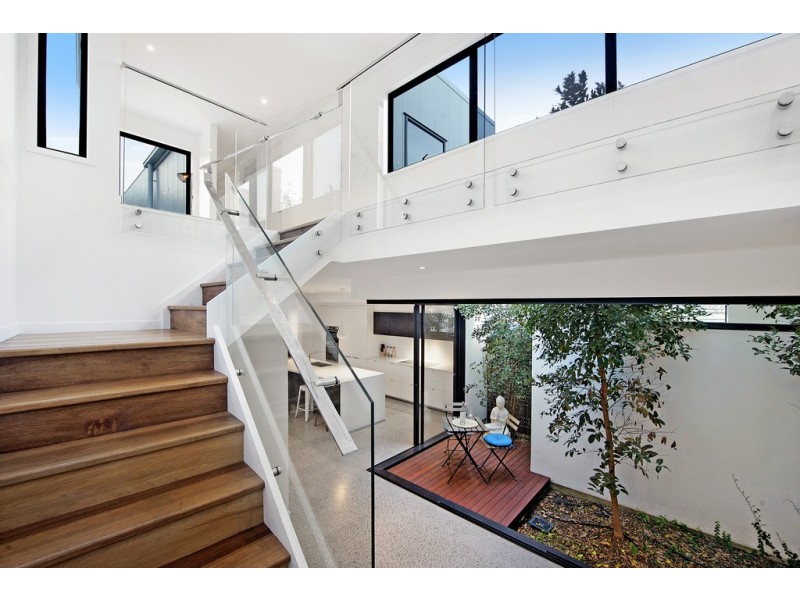 2/11 Holland Court, Broadbeach Waters QLD 4218