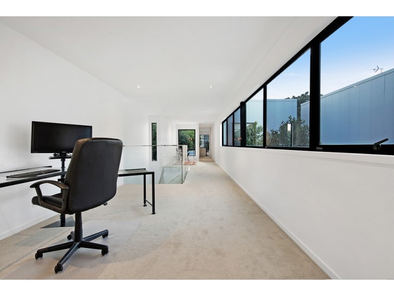 2/11 Holland Court, Broadbeach Waters QLD 4218