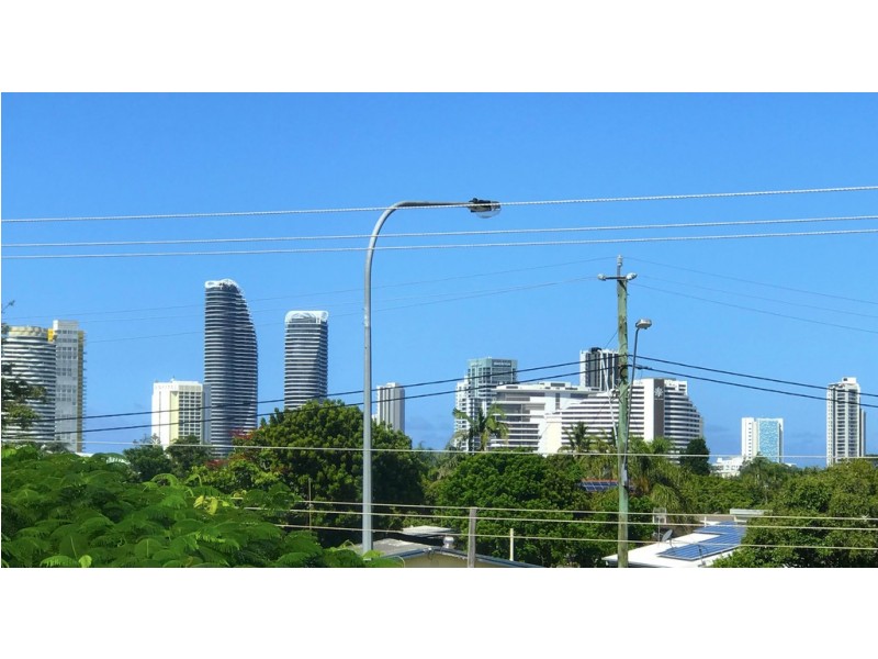 2/11 Holland Court, Broadbeach Waters QLD 4218