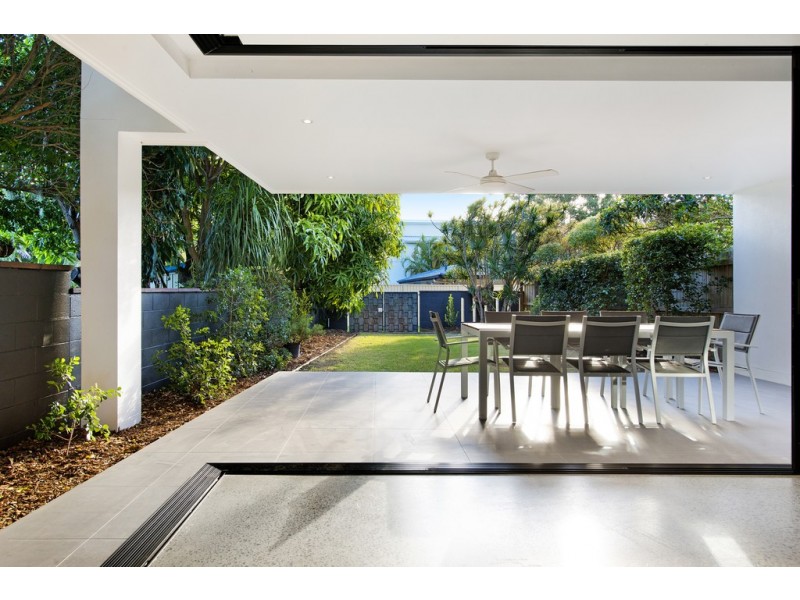 2/11 Holland Court, Broadbeach Waters QLD 4218