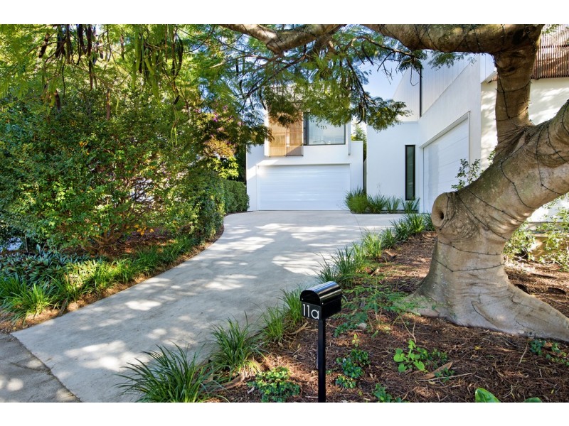 2/11 Holland Court, Broadbeach Waters QLD 4218