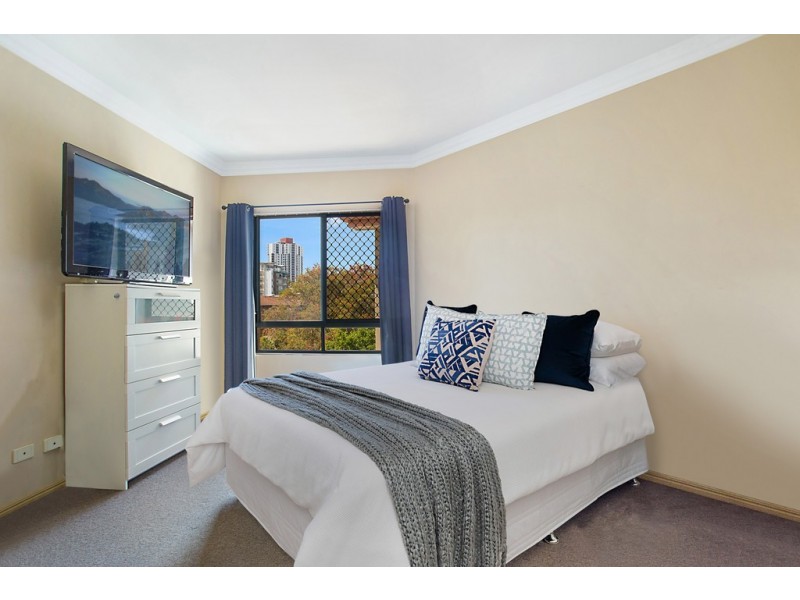 12/25 Chester Terrace, Southport QLD 4215
