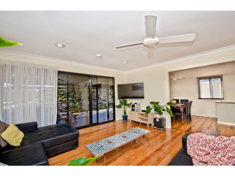 8 West king Lane, Southport QLD 4215