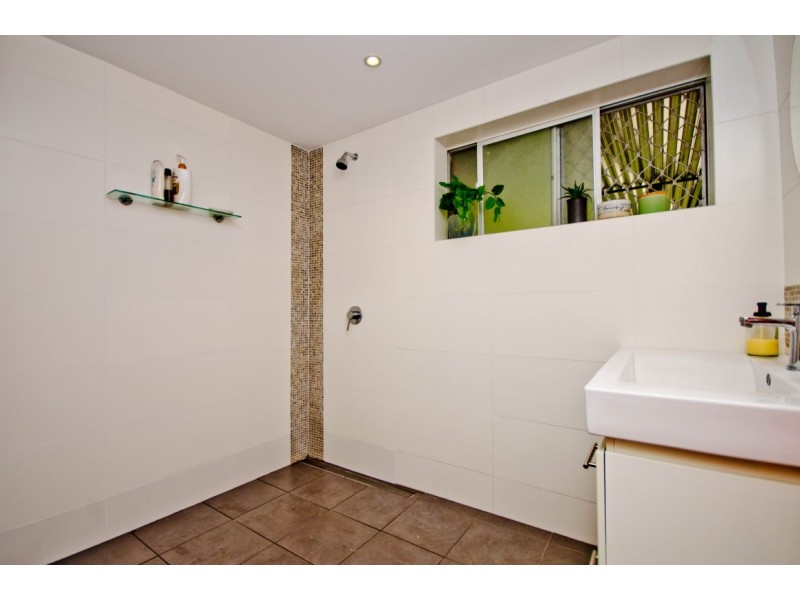 8 West king Lane, Southport QLD 4215