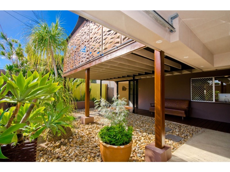 8 West king Lane, Southport QLD 4215