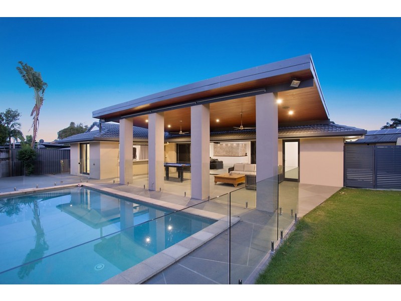 5 Hixson Court, Mermaid Waters QLD 4218