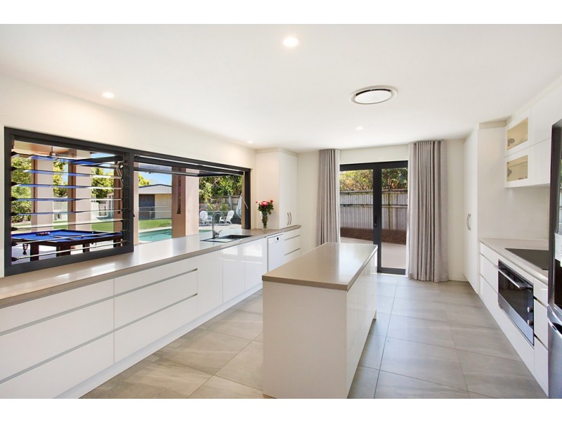 5 Hixson Court, Mermaid Waters QLD 4218