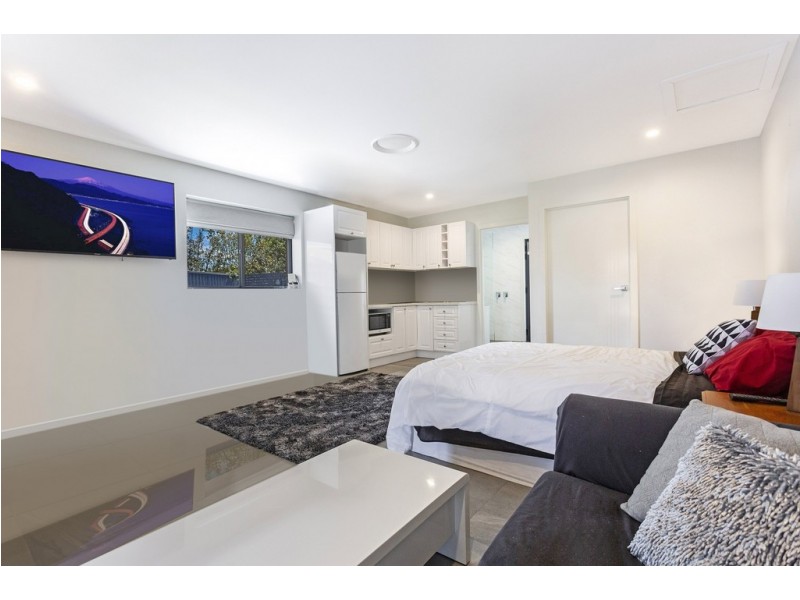 5 Hixson Court, Mermaid Waters QLD 4218