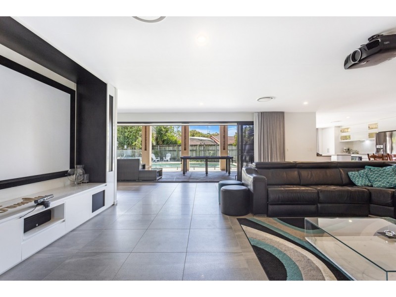 5 Hixson Court, Mermaid Waters QLD 4218