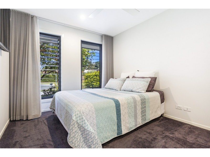 5 Hixson Court, Mermaid Waters QLD 4218