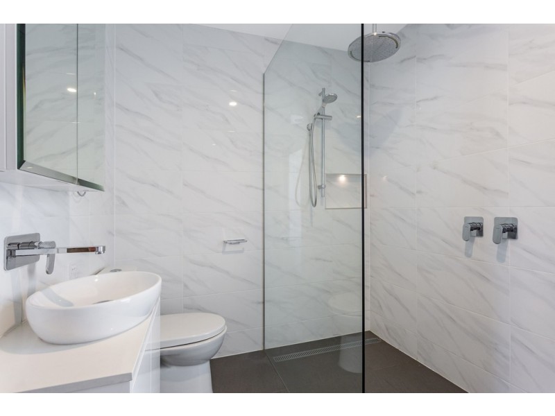 5 Hixson Court, Mermaid Waters QLD 4218