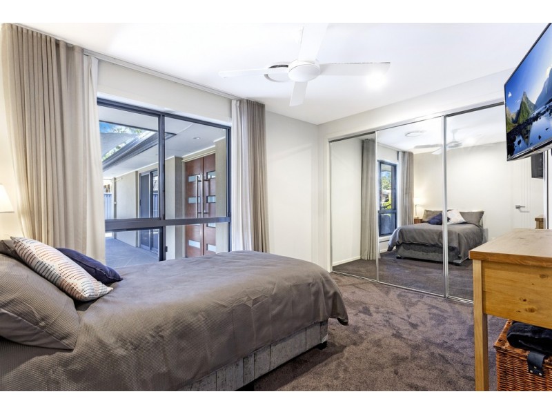 5 Hixson Court, Mermaid Waters QLD 4218