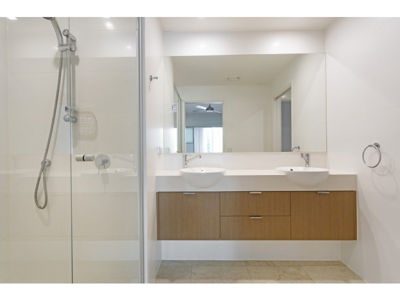 2032/3029 The Boulevard, Carrara QLD 4211