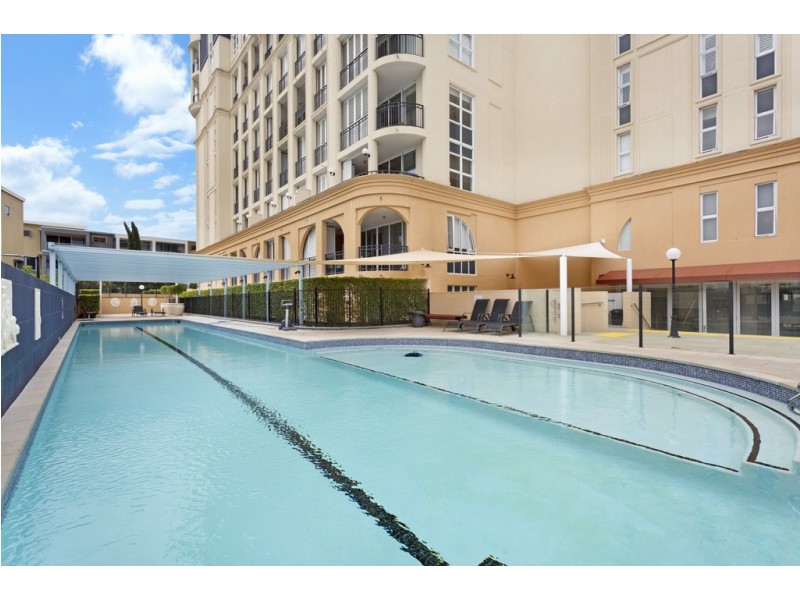 2032/3029 The Boulevard, Carrara QLD 4211
