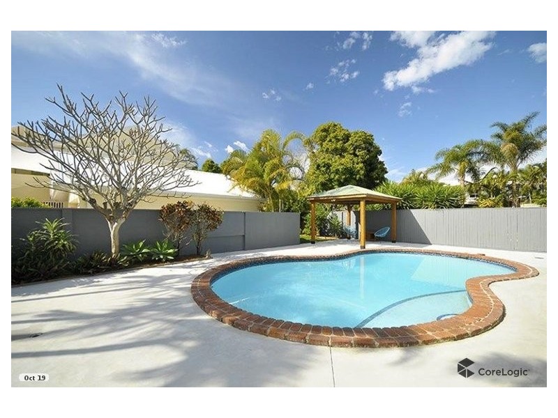 20 Savoy Drive, Broadbeach Waters QLD 4218