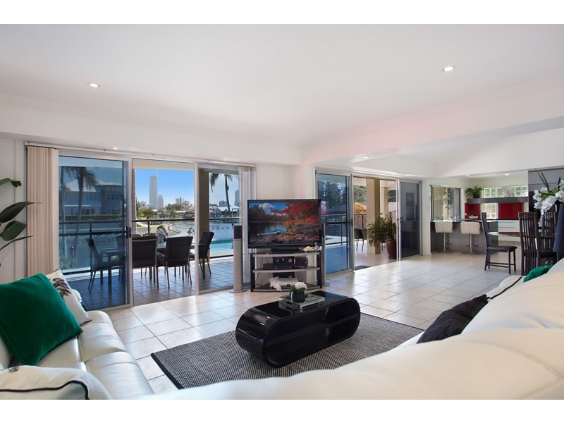 51 Beverley Crescent, Broadbeach Waters QLD 4218