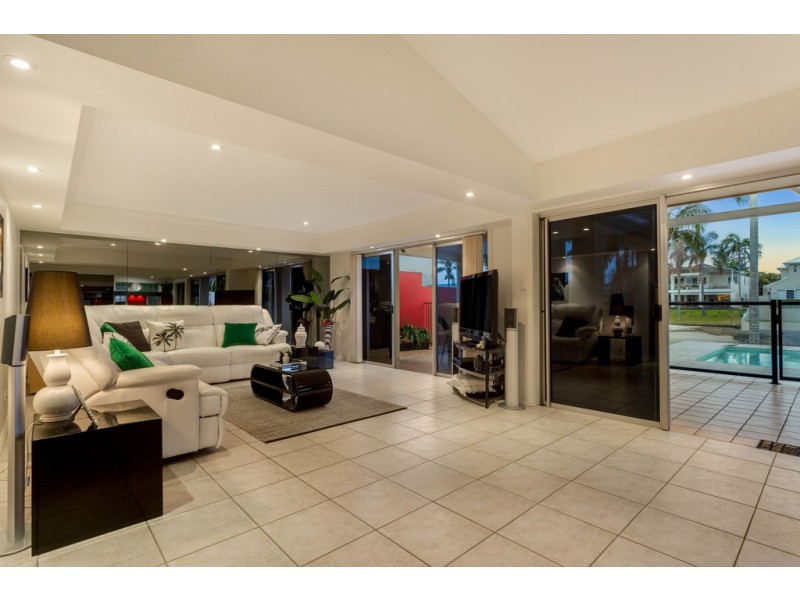 51 Beverley Crescent, Broadbeach Waters QLD 4218